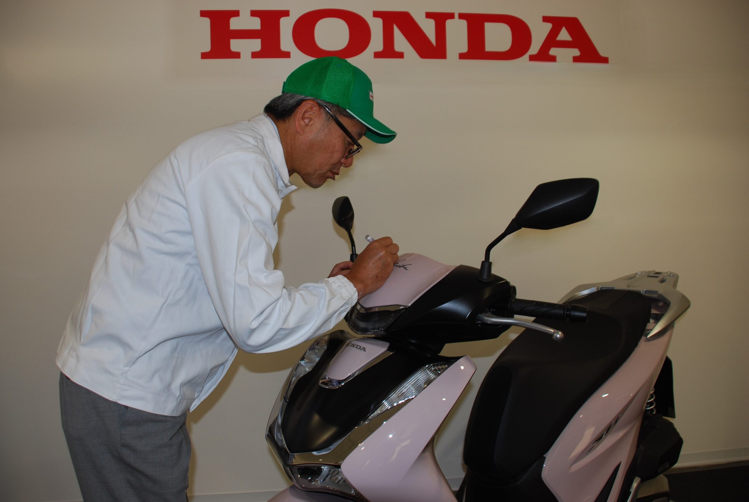 HONDA ITALIA ACCOGLIE IL PRESIDENTE MIBE